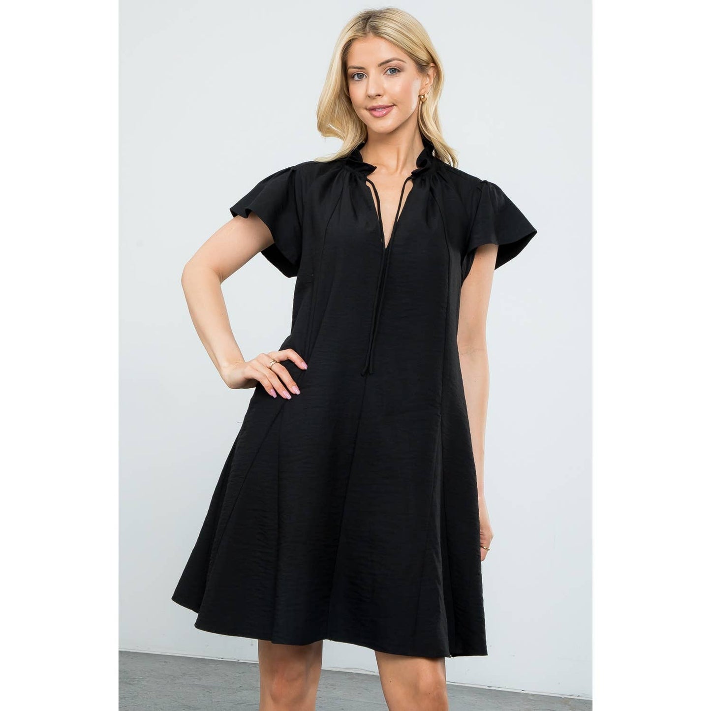 Flutter Sleeve Dress: BLACK