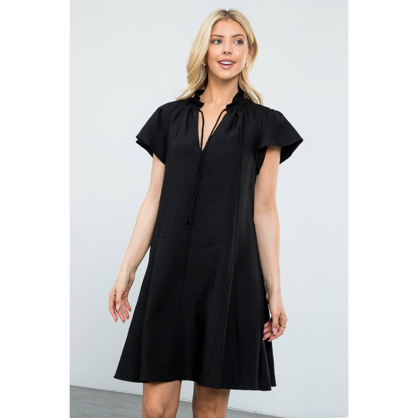 Flutter Sleeve Dress: BLACK