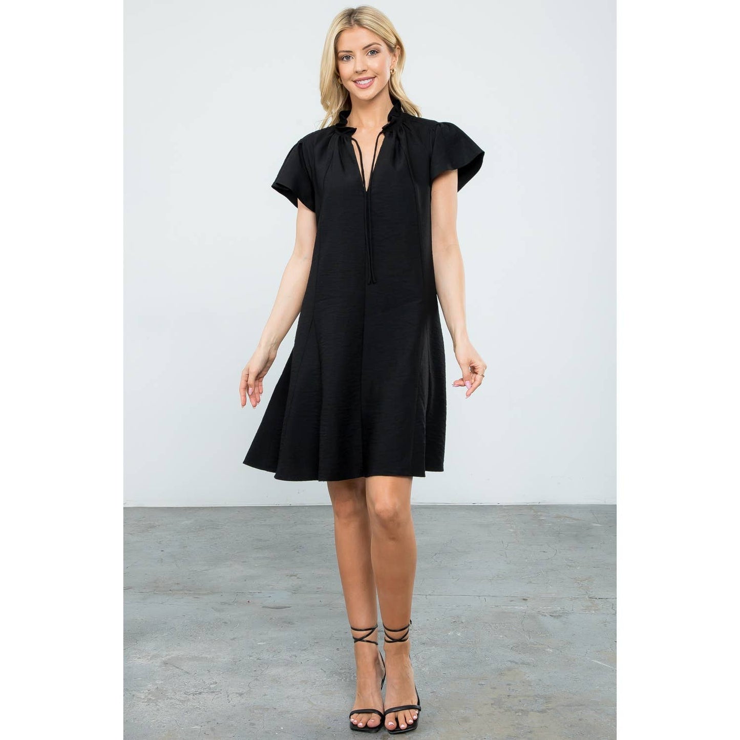 Flutter Sleeve Dress: BLACK