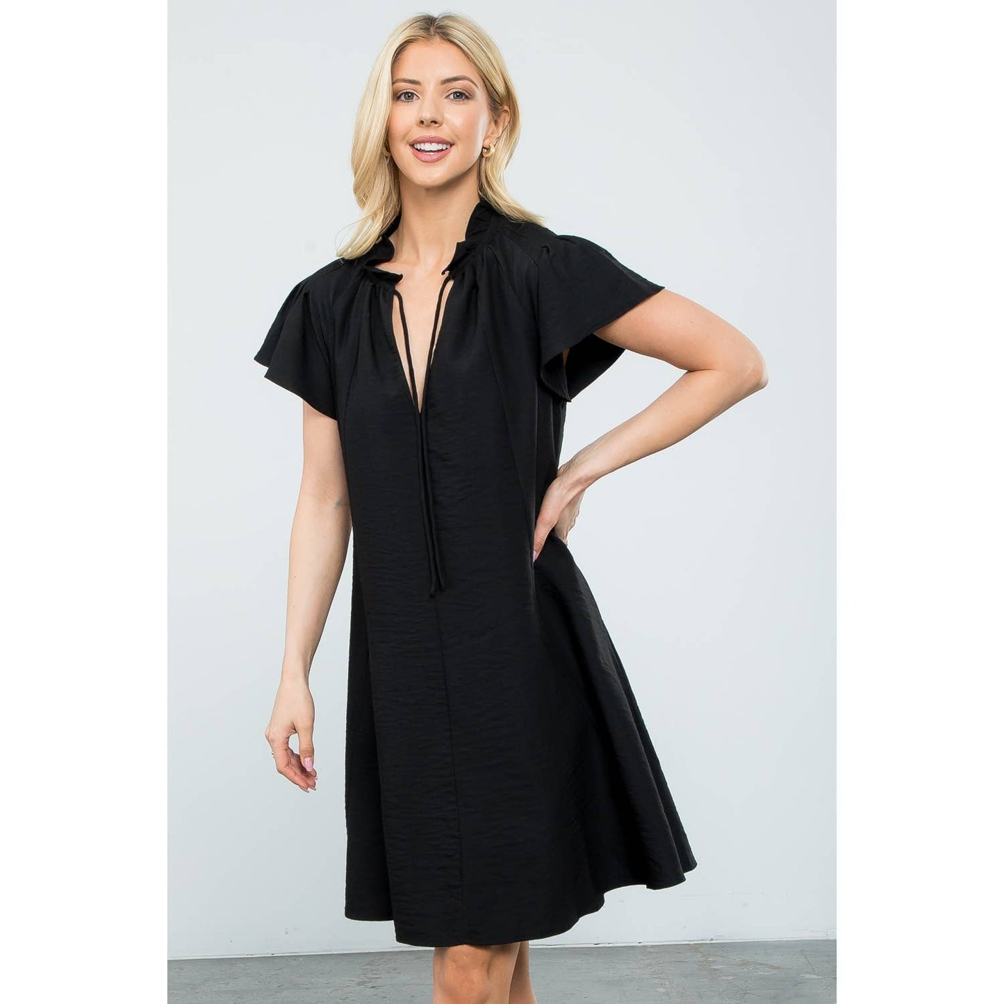 Flutter Sleeve Dress: BLACK