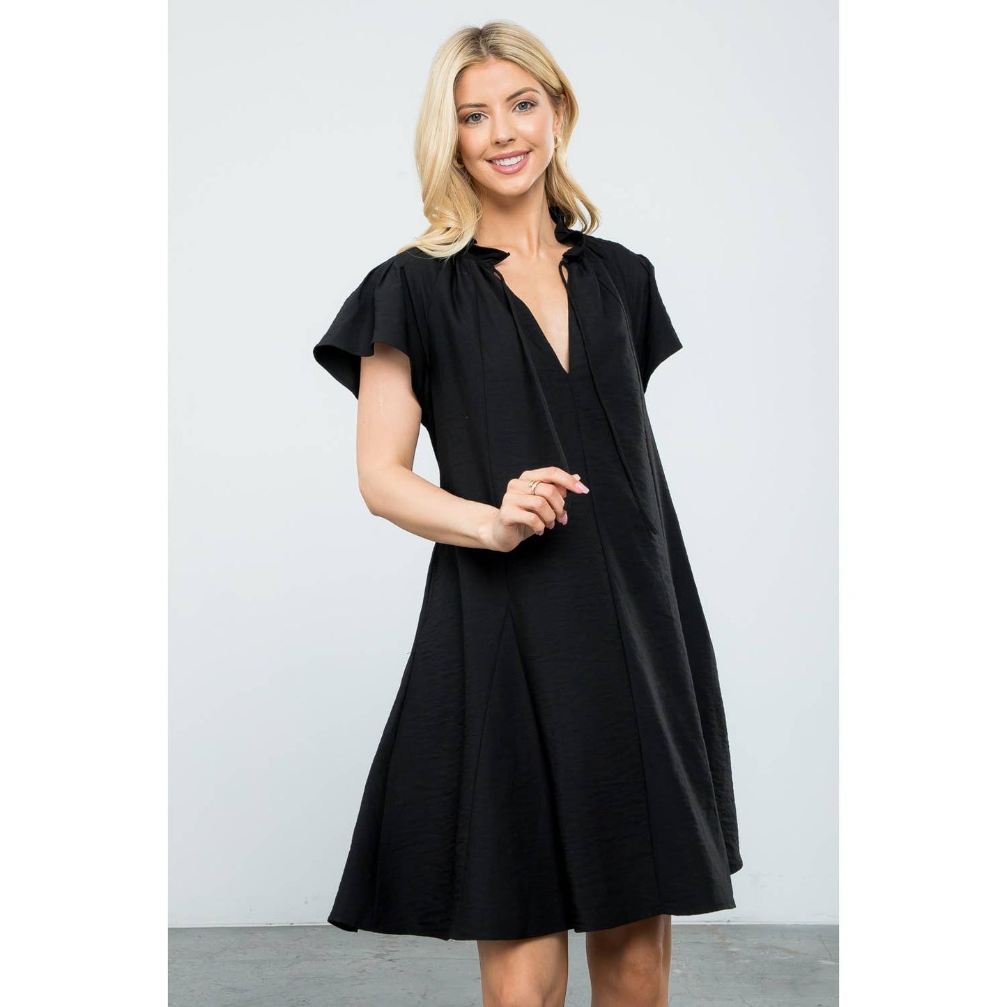 Flutter Sleeve Dress: BLACK