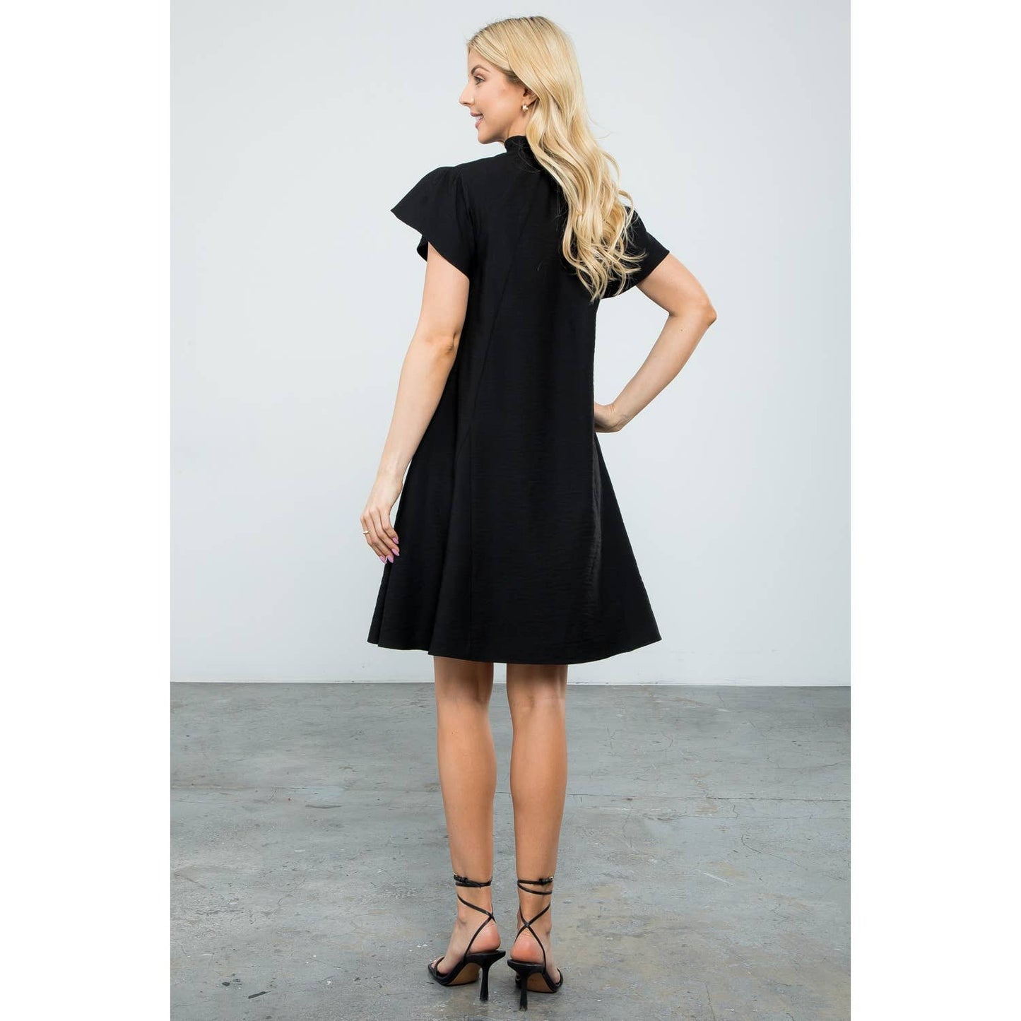 Flutter Sleeve Dress: BLACK