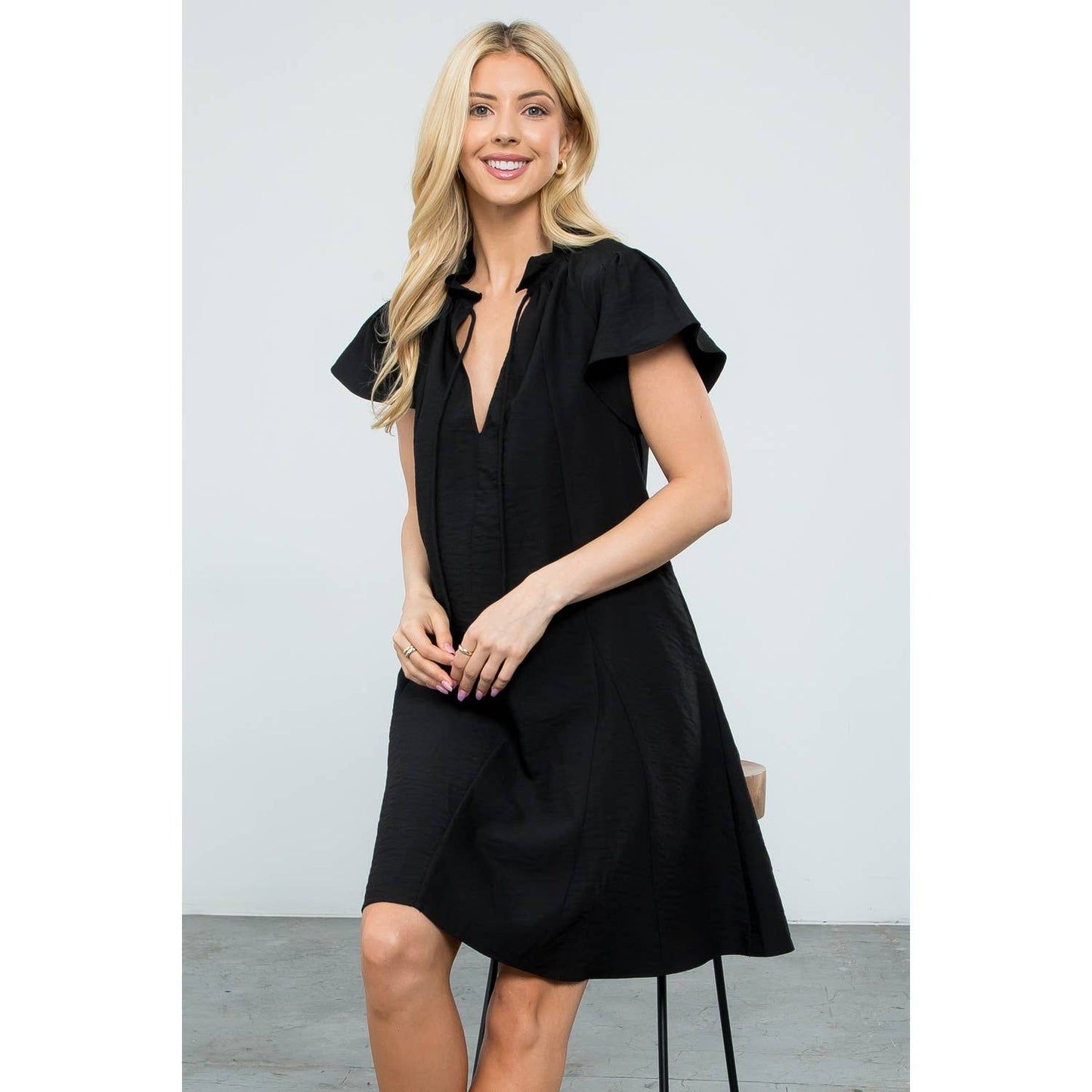 Flutter Sleeve Dress: BLACK